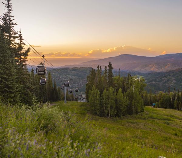 Picturesque view of Snowmass Mountain